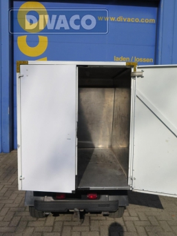 gebruikte-club-car-carryall-6-elektro-48-volt-golfkar-met-gesloten-opbouw